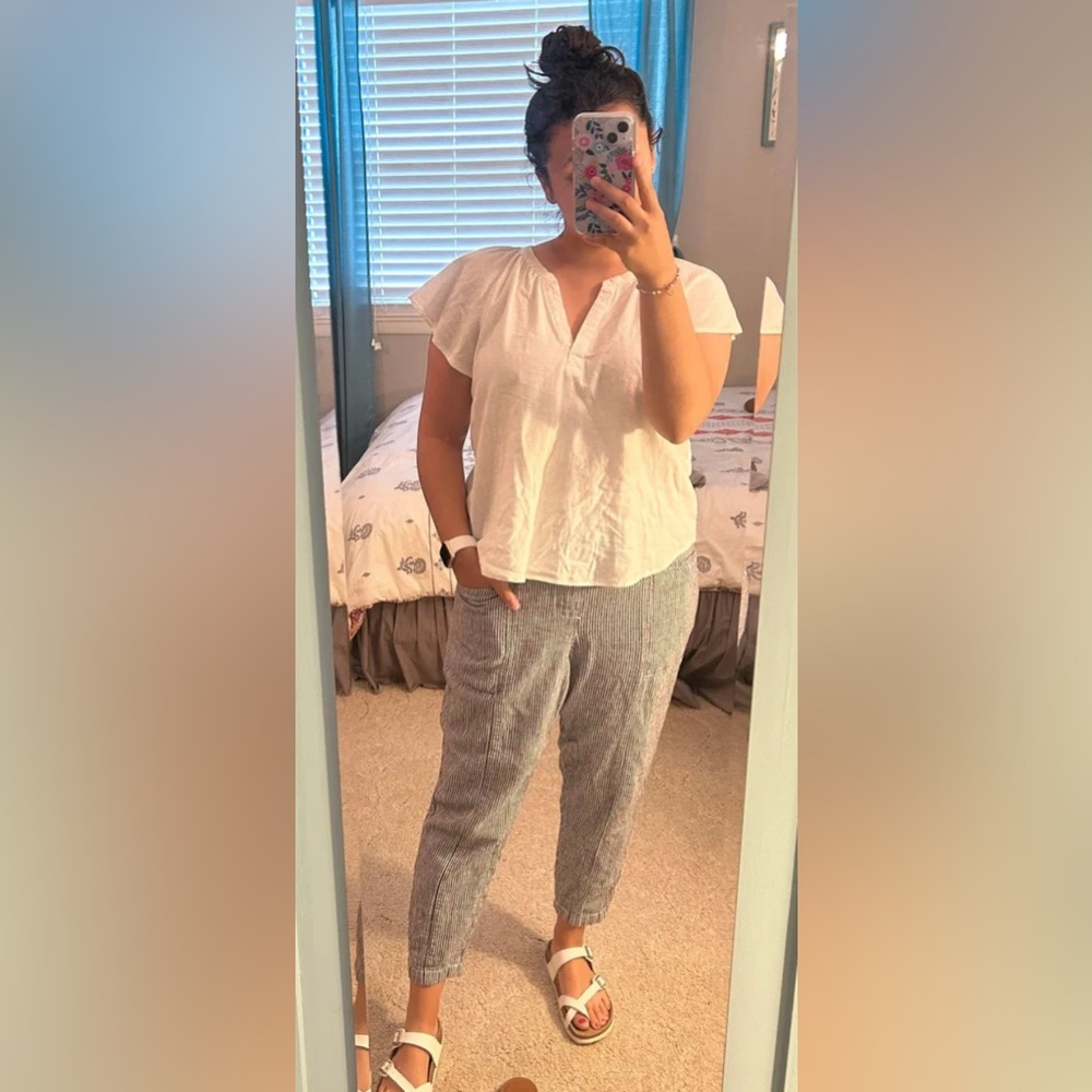 Universal Thread White Top